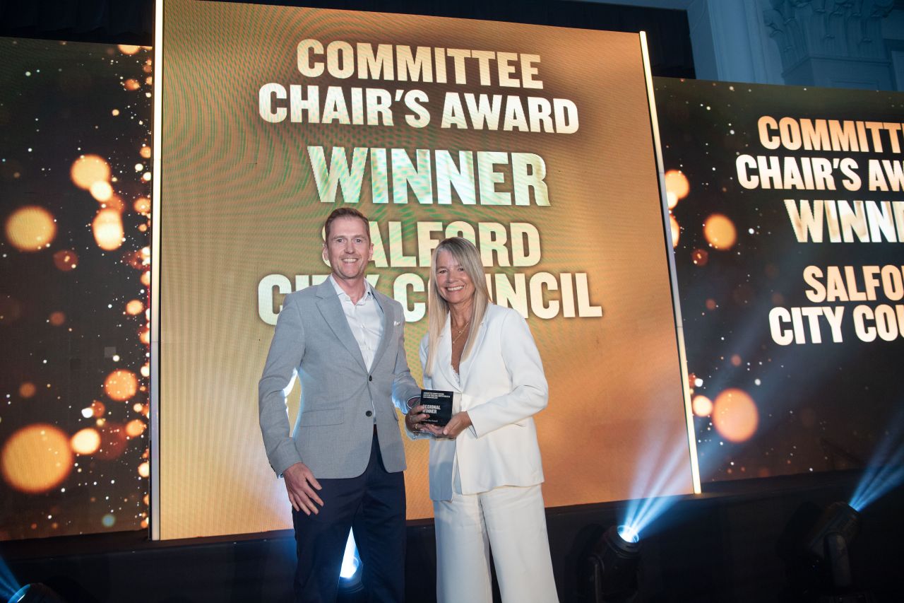 Alex Stork presenting Stephanie Mullenger with award